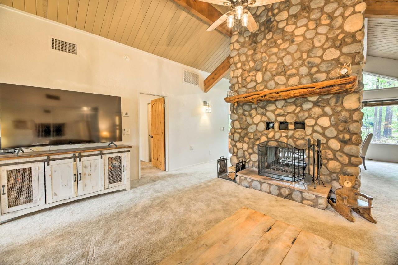 Lush Pinetop Retreat With Large Deck And Wooded Yard! Exterior photo